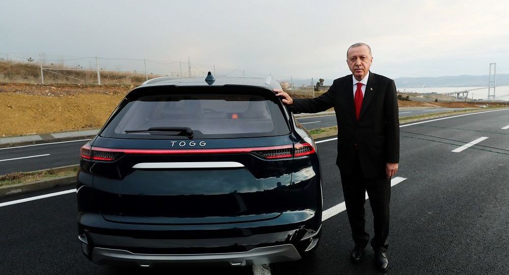 土耳其总统埃尔多安展示TOGG电动汽车