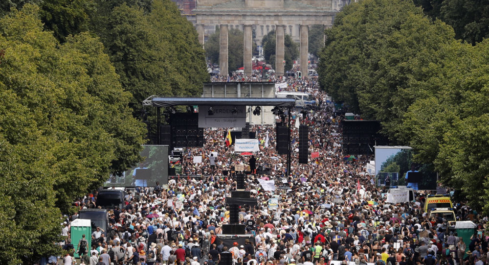 柏林抗议活动导致45名警察受伤133人被抓