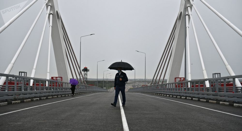 俄中公路桥客运交通将在永久性检查站设立的同时开放