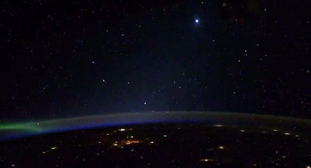 宇航员解释从国际空间站视频所拍到不明物体的性质 