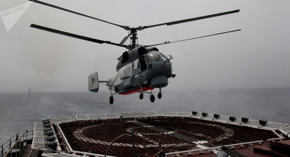 俄太平洋舰队直升机在勘察加演练救援遇险飞机乘员