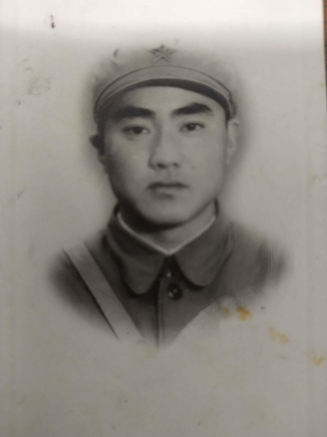 这四张照片是英焕章供图