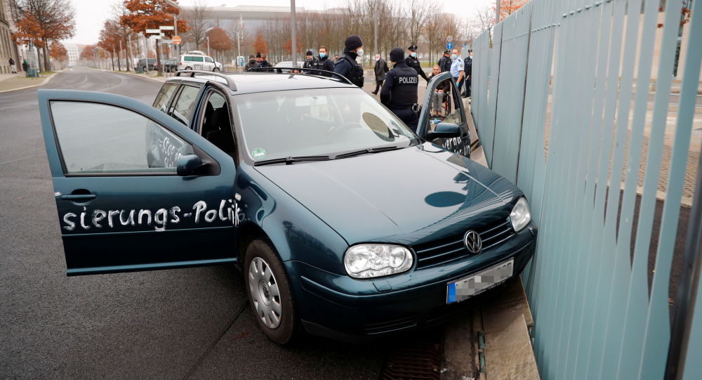 柏林警方：驾车冲撞德国总理府隔离栅栏的男子已经获释