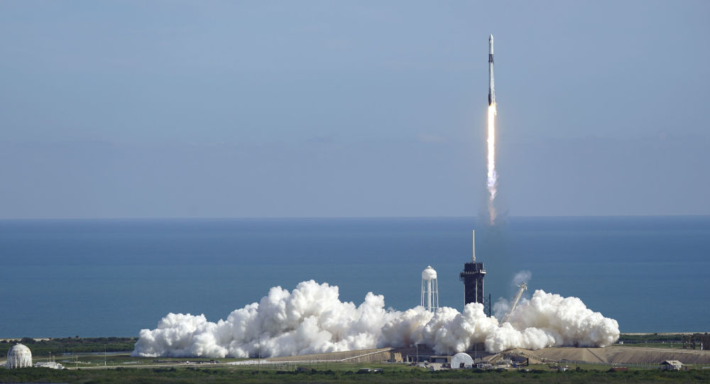 SpaceX公司计划年底前将四名太空游客送入轨道