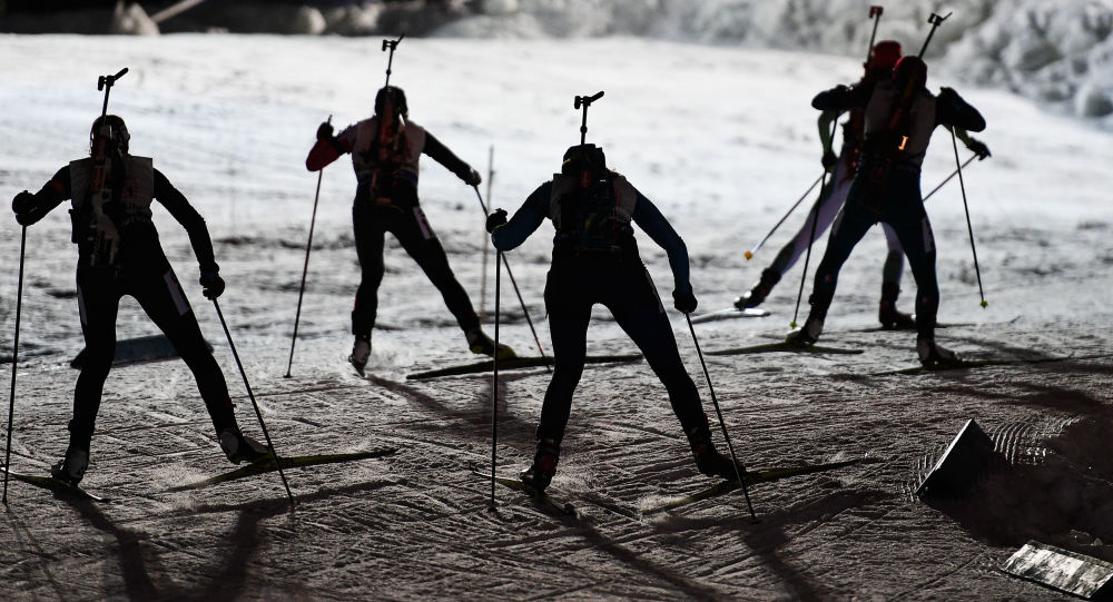 俄女子滑雪运动员在意大利冬季两项世界杯接力赛中获胜