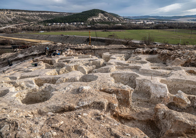 考古学家讲述在克里米亚古墓中的发现