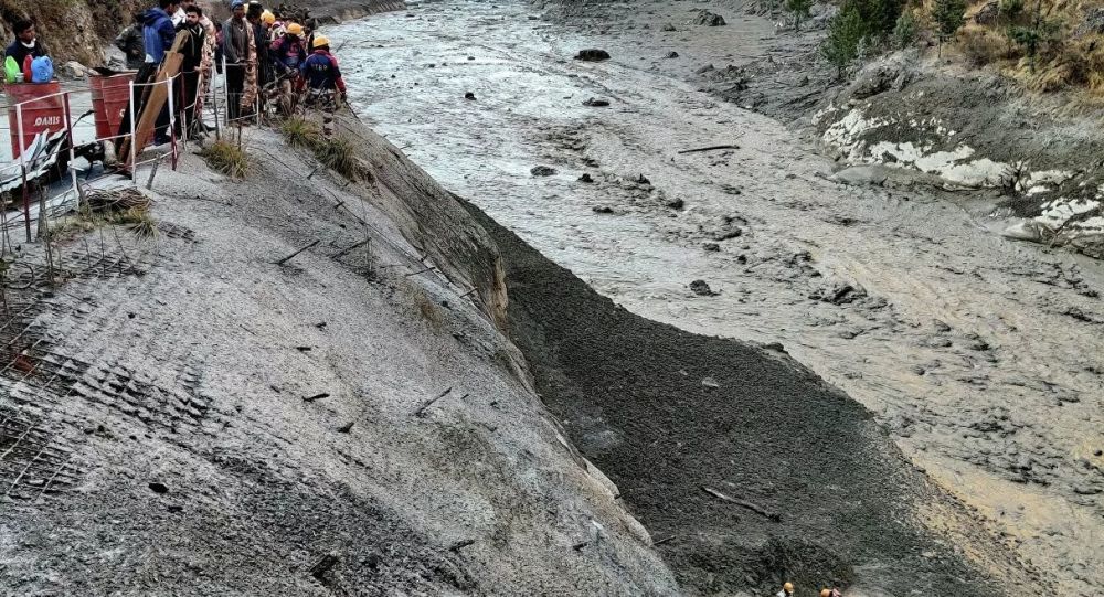 印度冰川断裂引发洪水死亡人数增至50人