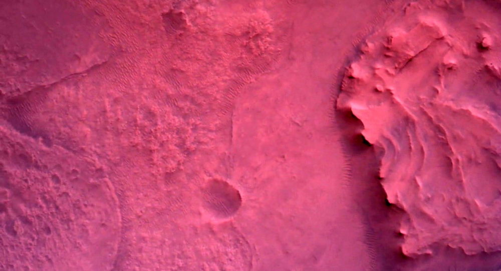 美国宇航局火星车成功着陆后拍摄的首批红色星球图像