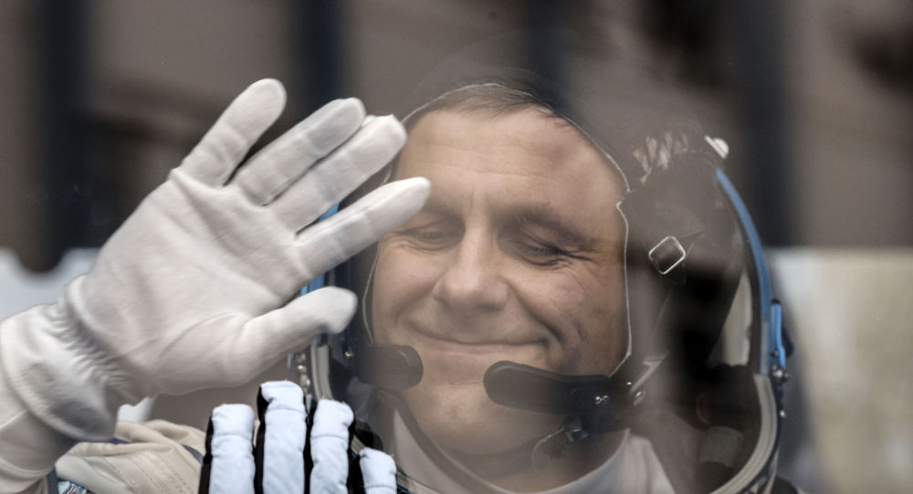 美新型飞船国际空间站之行俄方一备选宇航员离开航天大队