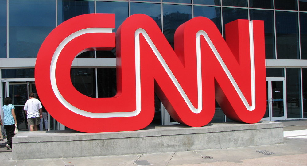 美国一中学生因穿写有“Fake news”的足球衫而被禁止进入CNN参观