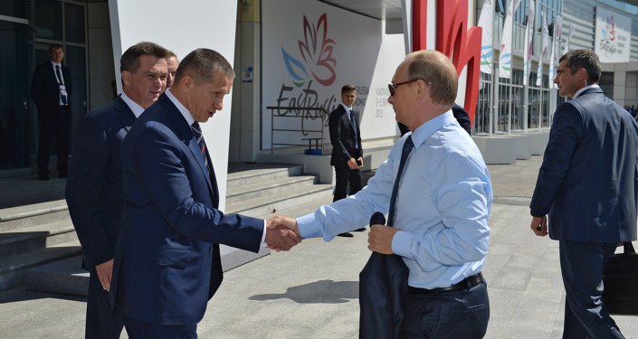 国内某航空公司空姐_某公司去年的总收入(2)