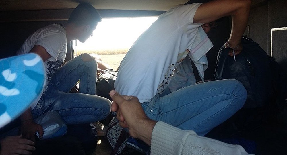 媒体：伊拉克移民为从塞尔维亚前往克罗地亚在客车下面度过5个小时