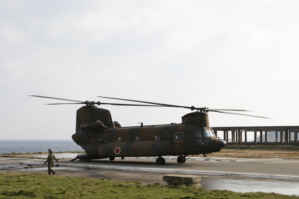 与那国岛军事基地的日本自卫队直升机