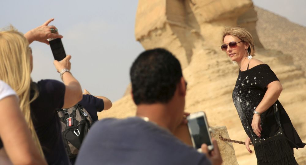 埃及允许游客在名胜古迹免费拍照