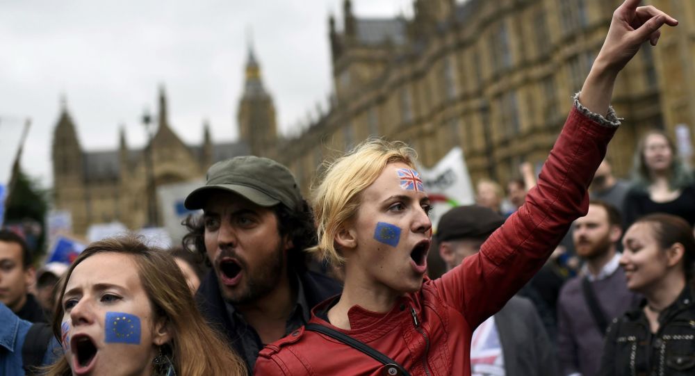 伦敦约有十万人抗议英国脱欧