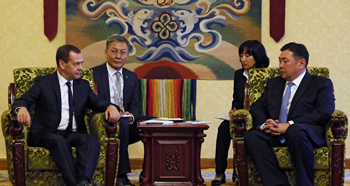 梅德韦杰夫与蒙古领导人对中俄蒙三方合作进行讨论