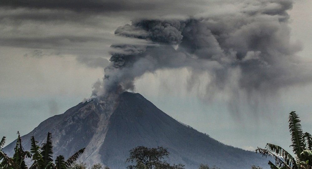 印尼龙目岛火山爆发/资料图片