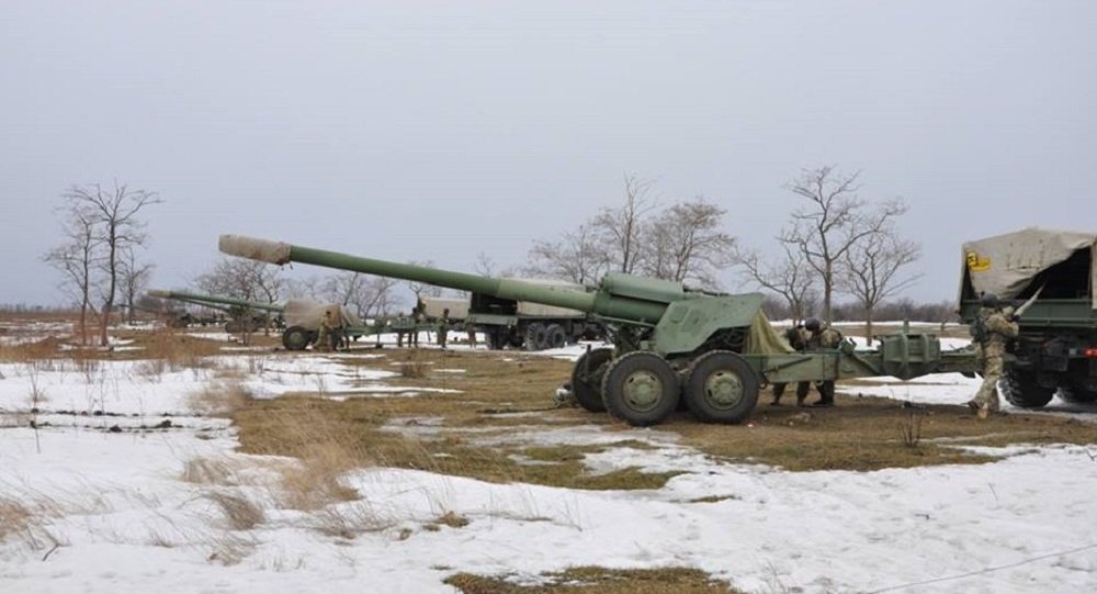 乌军用重炮轰击顿涅茨克人民共和国南部村庄