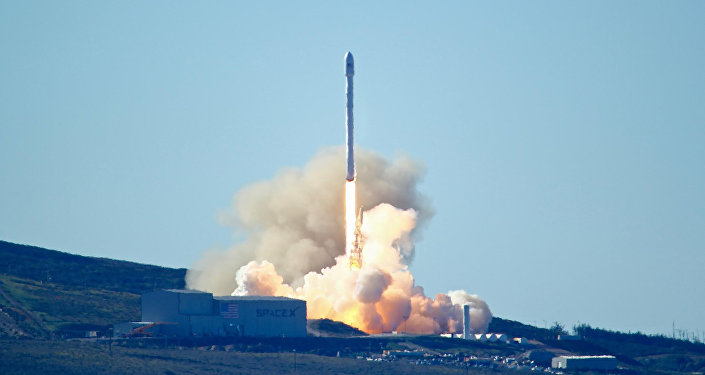 SpaceX公司成功发射搭载通信卫星的“猎鹰9号”火箭