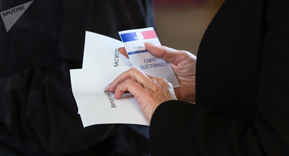 巴黎市长称担心马克龙和勒庞2022年选举的对决结果