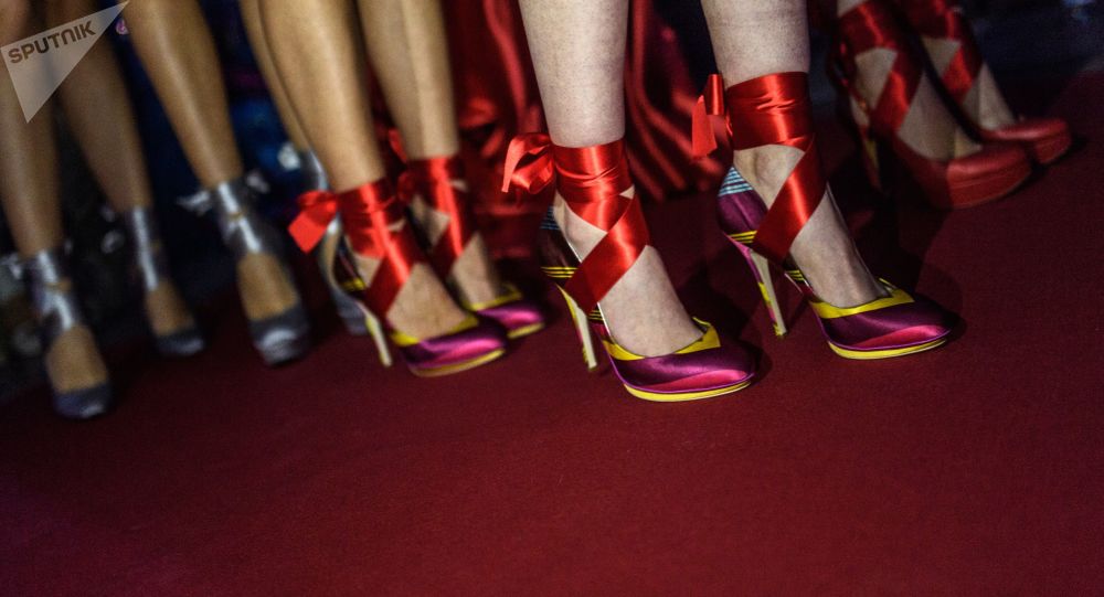 时尚设计师展示了“世界上最恶心的鞋子”（图片）