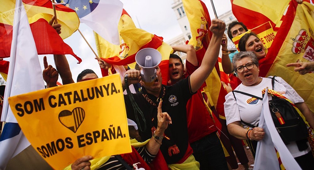 愈100万人在巴塞罗那举行集会反对加泰罗尼亚独立