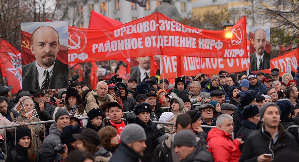 俄罗斯共产党及其支持者在集会上要求将11月7日设为国家法定节日