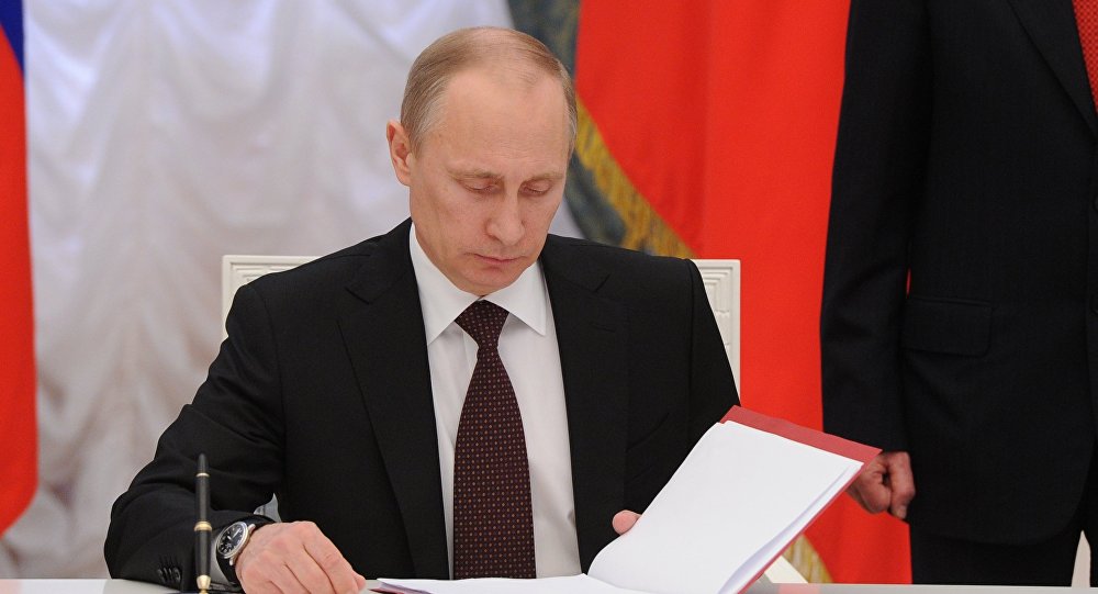 普京签署了针对媒体的有关外国代理人地位的法律修正案