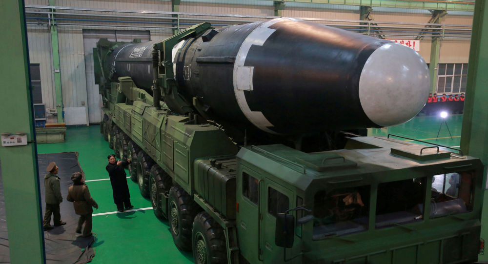 朝鲜阅兵式再次展示洲际导弹，“火星”-15导弹亮相
