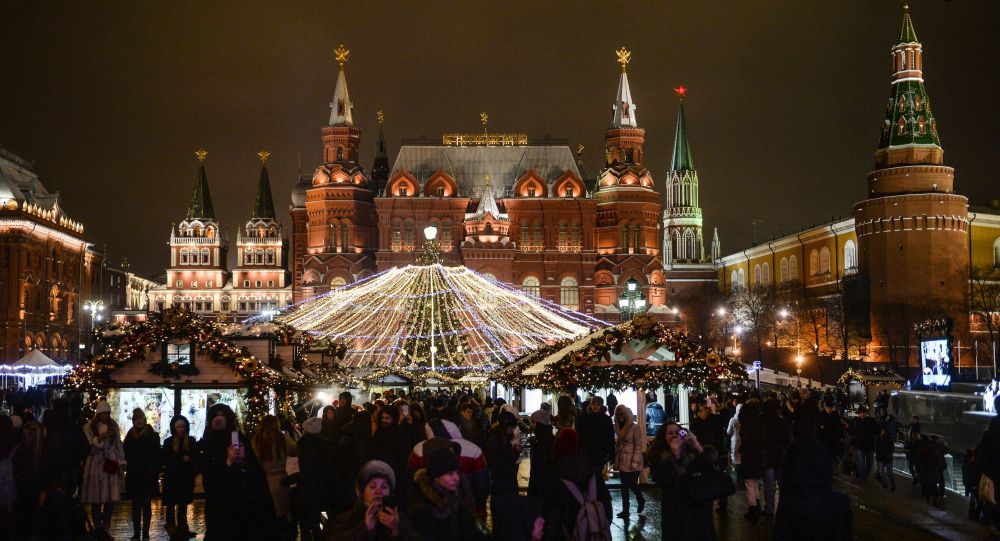 莫斯科红场附近商场因炸弹威胁电话疏散四千多人