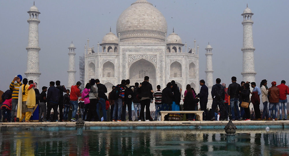 印度政府将限制游客参观泰姬陵的时间不得超过3个小时