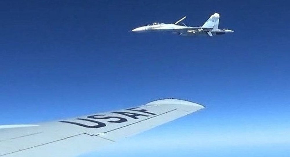 俄苏-27拦截美海军侦察机视频曝光 （视频）