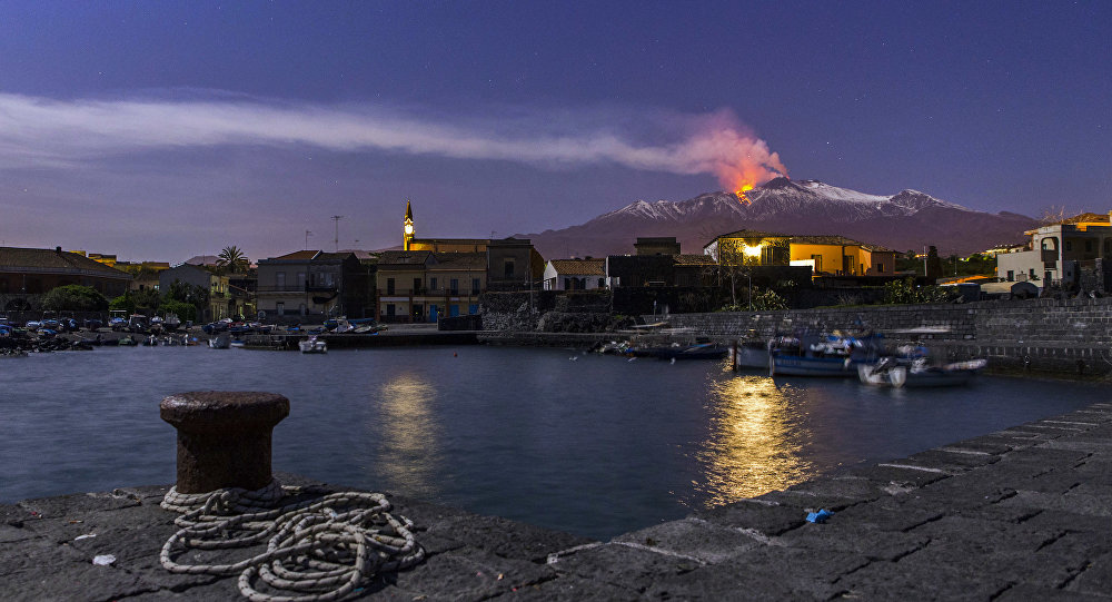 西西里岛地质学家称火山在向大海滑动