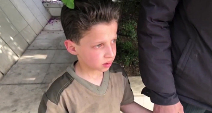 被“白头盔”称为是杜马市化学攻击受害者的11岁叙利亚男孩讲述了视频拍摄情况