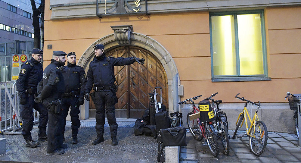 警方在斯德哥尔摩机场拘留涉嫌向瑞典部长寄恐吓信的男子