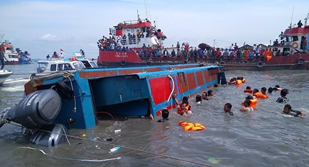 媒体：印尼渡轮沉船事故造成180人失踪