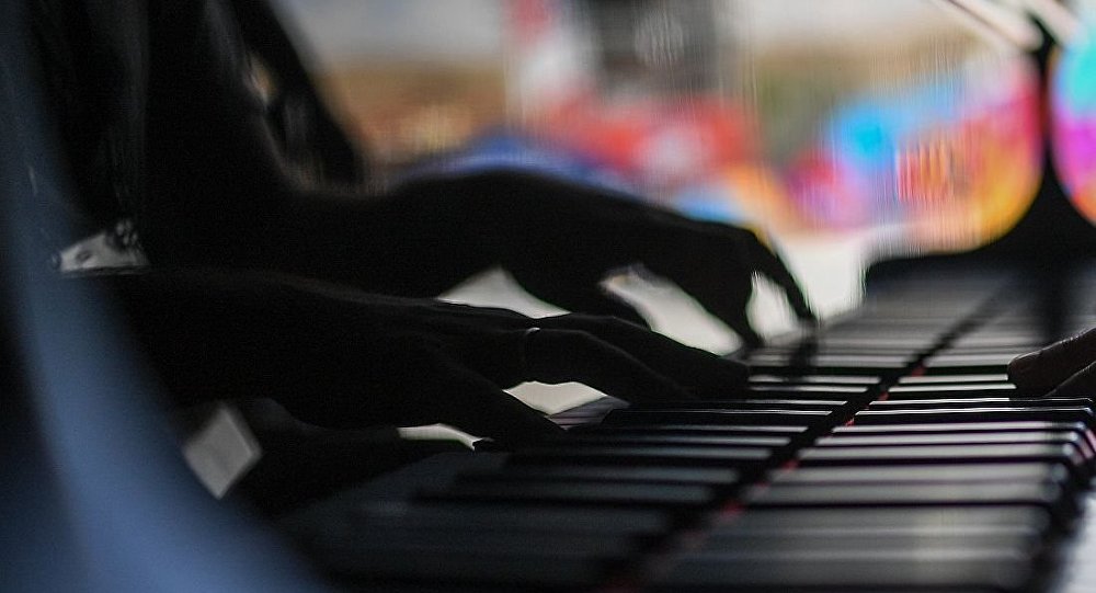 圣彼得堡钢琴家创造世界记录