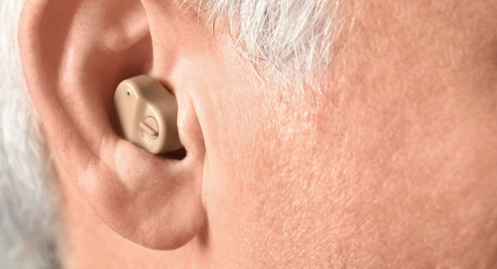 医生讲述冠状病毒可能使谁有失去听力的危险