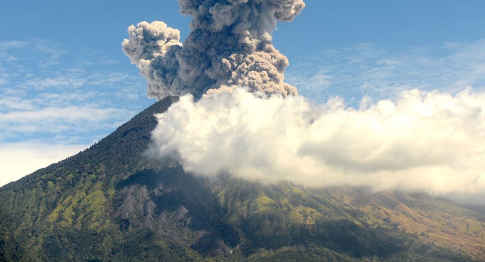 厄瓜多尔8.3万公顷农田被火山灰覆盖