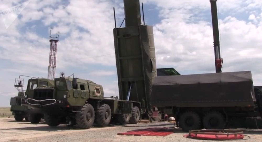 俄国防部发布向在奥伦堡附近竖井内装载“先锋”系统导弹的视频