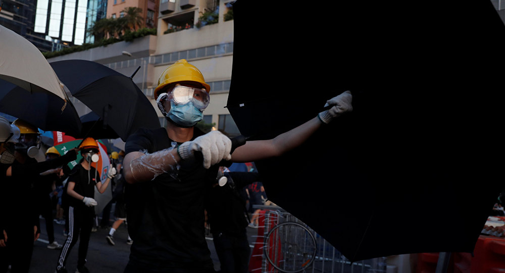 香港示威者制造交通瘫痪