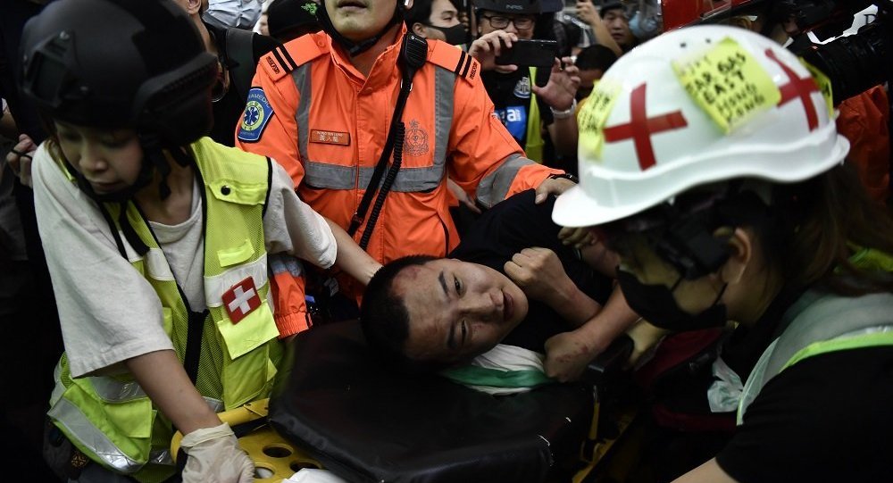 香港中联办：暴徒非法禁锢殴打记者严重践踏新闻自由 与恐怖分子无异