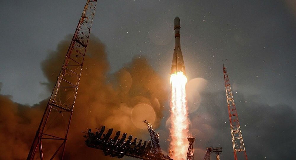 从普列谢茨克发射场升空的“ “联盟-2.1b”运载火箭将22颗卫星送入轨道