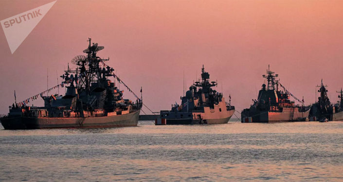 Военные корабли в бухте Севастополя