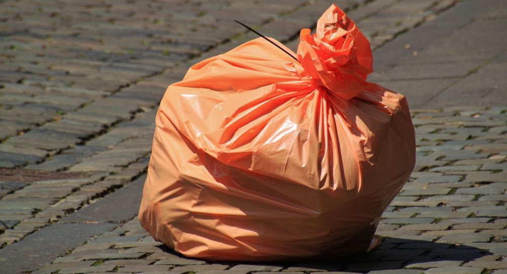媒体：奥地利居民发现并上交警方一个内装上万欧元的垃圾袋