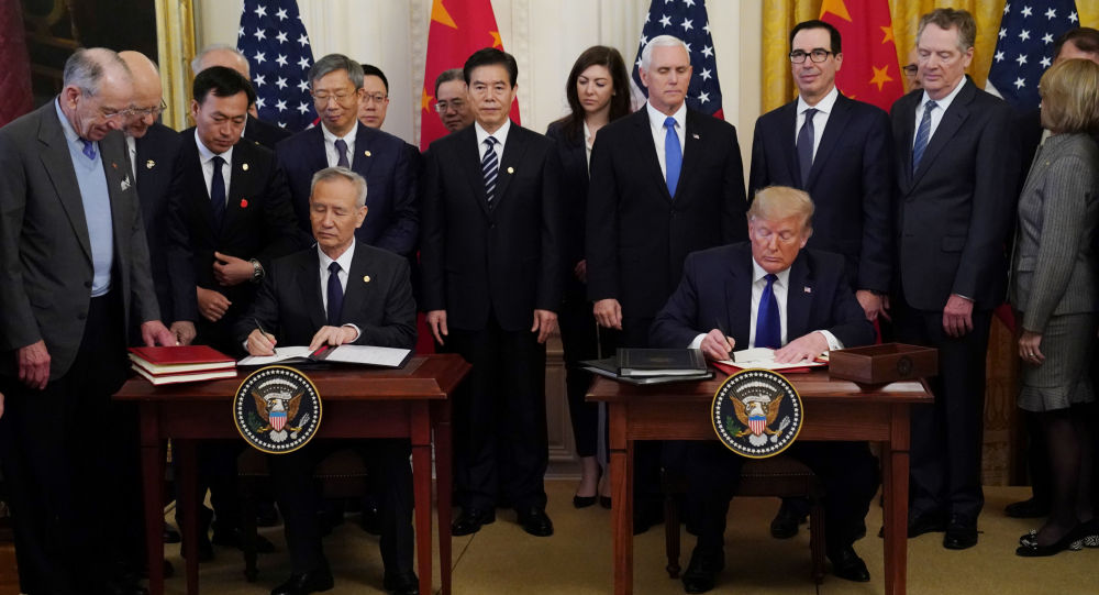 中美签署经贸协议的第一批文件