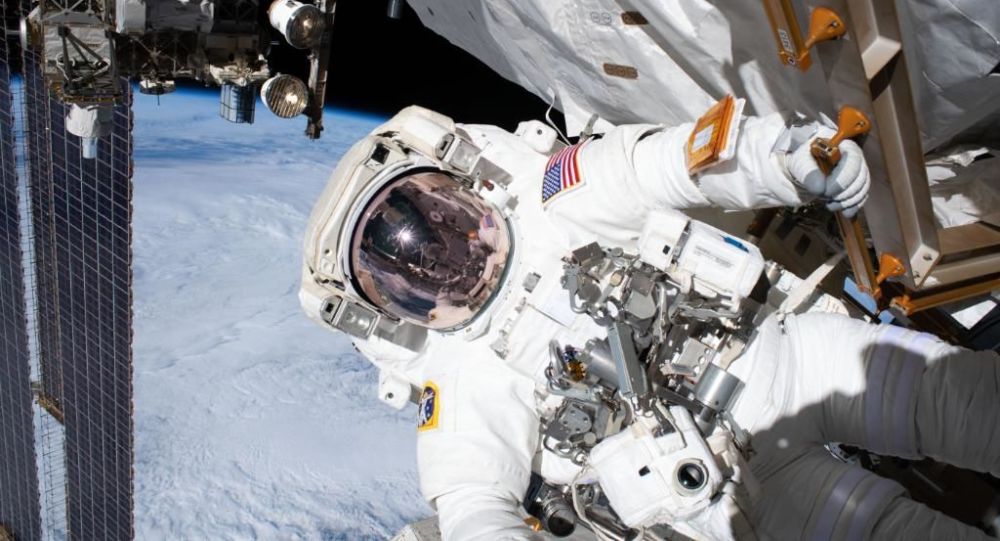 美国专家将宇航员送至国际空间站比作公交车司机的工作