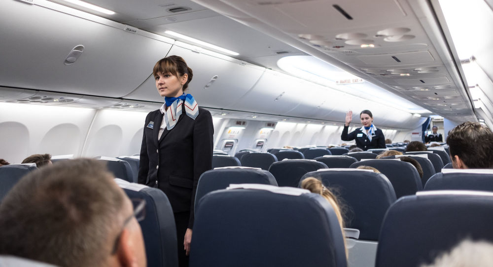 飞机乘客因衣着暴露而被羞辱并被迫换装 （图片）