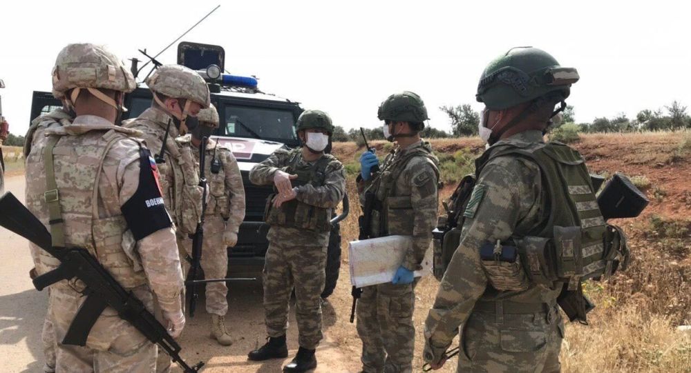 俄土军人在叙利亚哈塞克省进行50公里长的例行联合巡逻