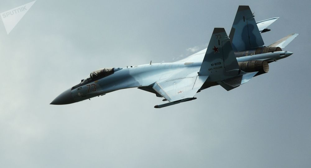 俄国防部：俄苏-35在鄂霍次克海上空拦截美军战略轰炸机